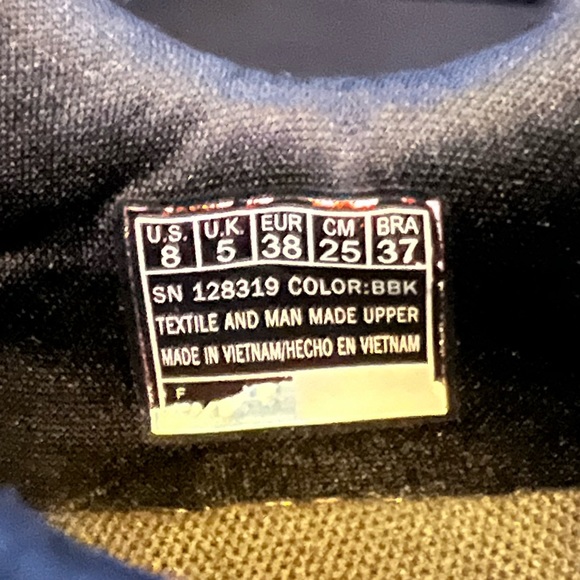 Skechers Go Run Black Tennis Shoes Size 9 Platform Goga Mat Insole - Picture 7 of 8